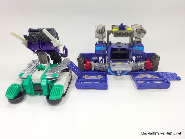 Generations Titans Return Sixshot   In Hand Photos Of Wave 3 Leader Class Figure  (86 of 89)